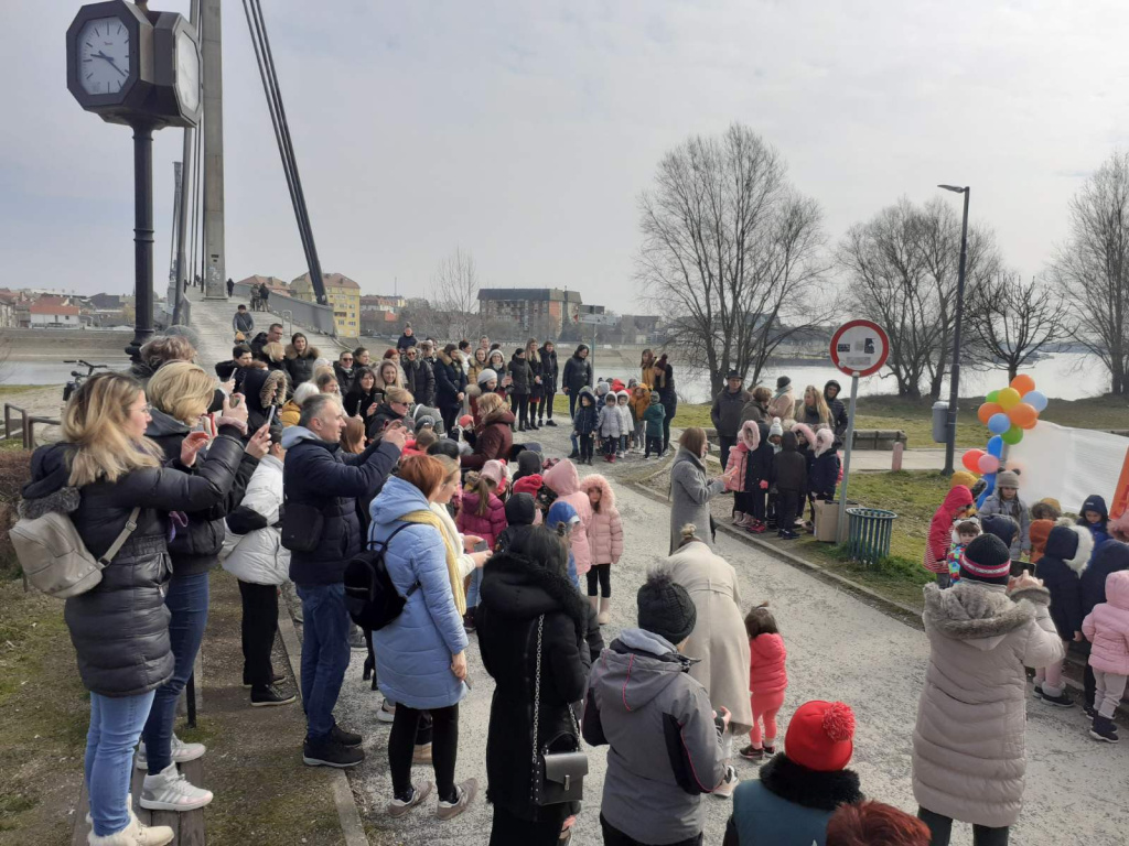 IMG f1c4a51bcb9cf1e0a09c68769bdb805c V