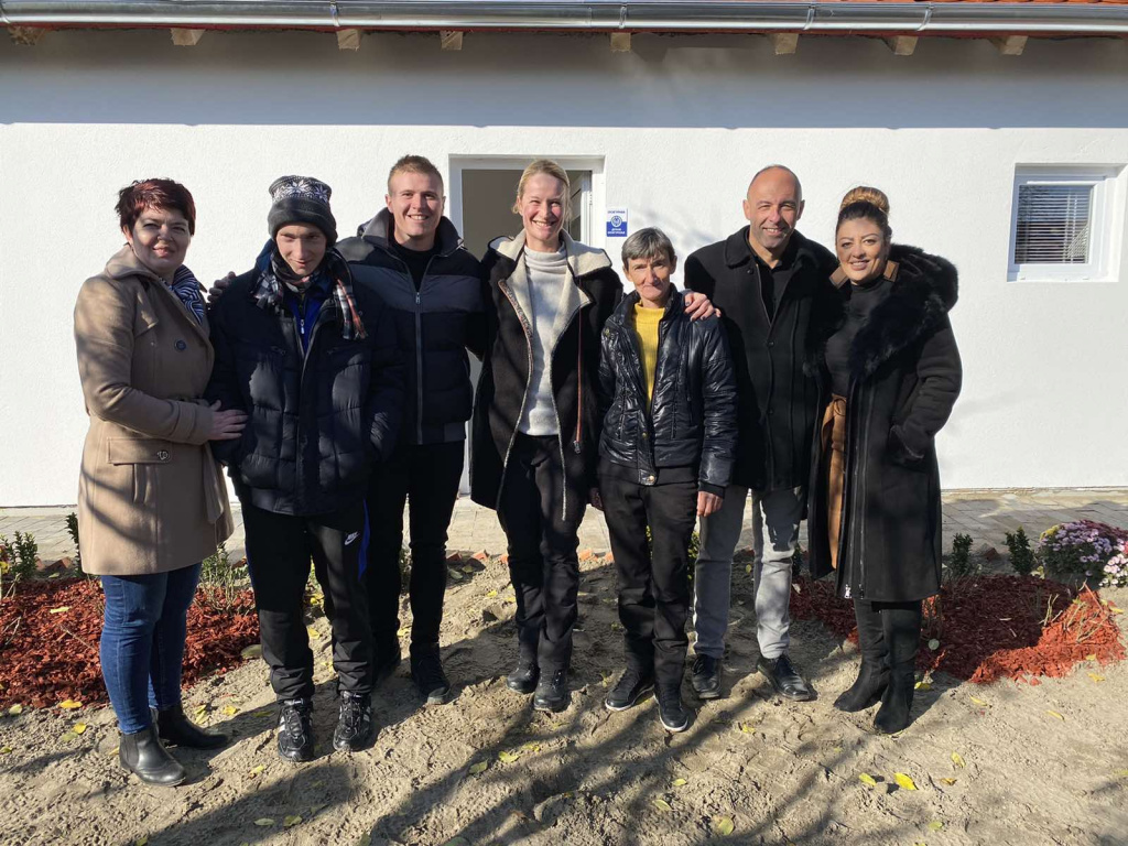 IMG fd880e569e653e0af7fc75374bcda642 V